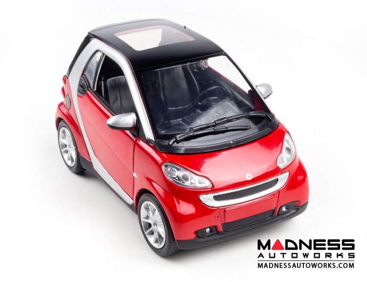 smart fortwo Model Car - 451 model - 1:24 scale Die Cast - Red